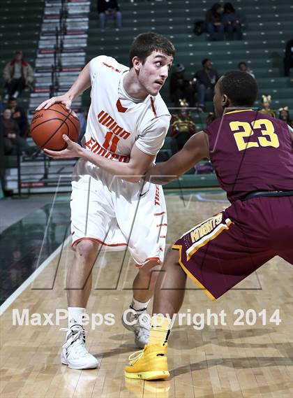 Thumbnail 1 in Union-Endicott vs Mt. Vernon (NYSPHSAA Regional Final) photogallery.