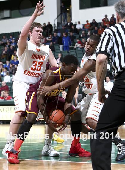 Thumbnail 3 in Union-Endicott vs Mt. Vernon (NYSPHSAA Regional Final) photogallery.