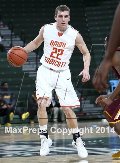 Thumbnail 2 in Union-Endicott vs Mt. Vernon (NYSPHSAA Regional Final) photogallery.