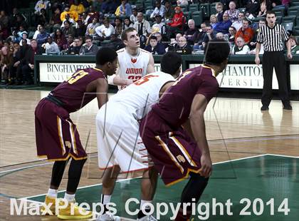 Thumbnail 3 in Union-Endicott vs Mt. Vernon (NYSPHSAA Regional Final) photogallery.
