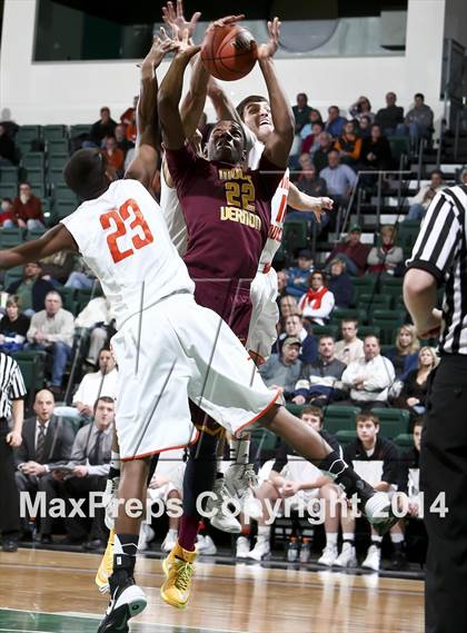 Thumbnail 3 in Union-Endicott vs Mt. Vernon (NYSPHSAA Regional Final) photogallery.