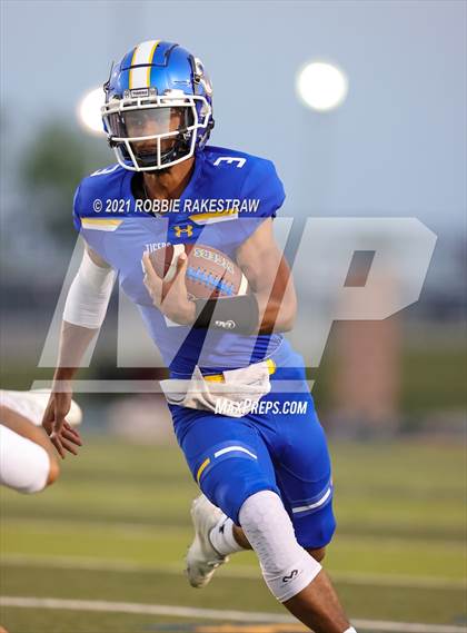 Thumbnail 2 in Whitehouse @ Corsicana photogallery.