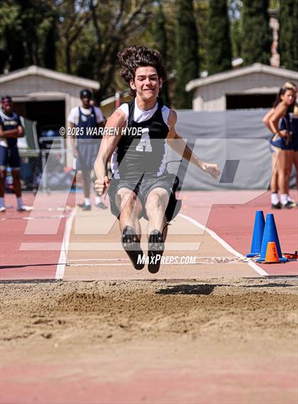 Thumbnail 3 in Herd Roundup @ Elk Grove HS photogallery.