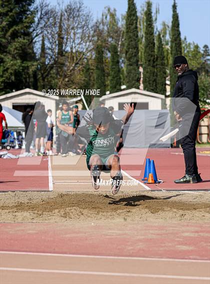 Thumbnail 1 in Herd Roundup @ Elk Grove HS photogallery.