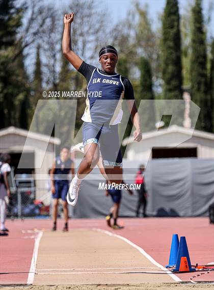 Thumbnail 3 in Herd Roundup @ Elk Grove HS photogallery.