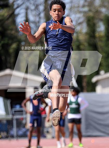 Thumbnail 2 in Herd Roundup @ Elk Grove HS photogallery.