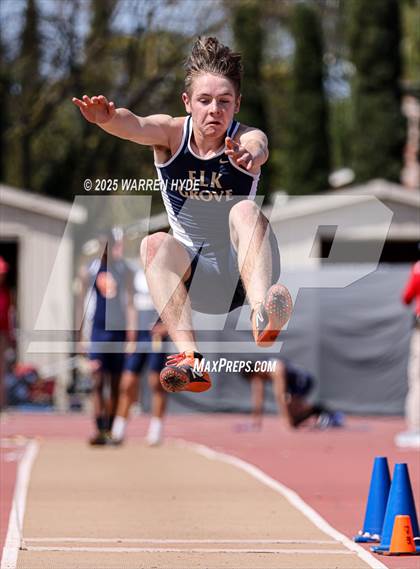 Thumbnail 2 in Herd Roundup @ Elk Grove HS photogallery.