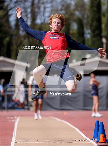 Thumbnail 2 in Herd Roundup @ Elk Grove HS photogallery.