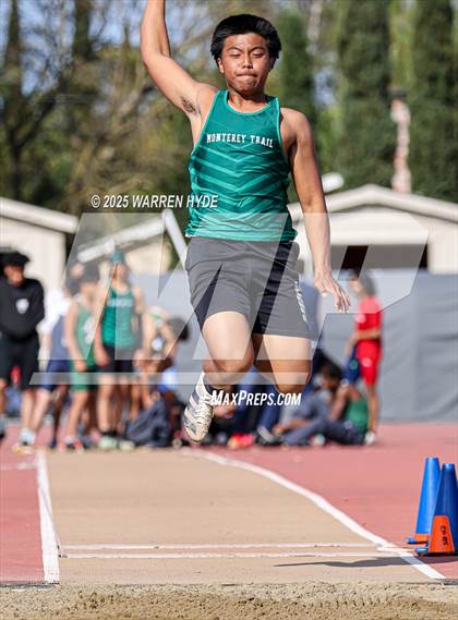 Thumbnail 2 in Herd Roundup @ Elk Grove HS photogallery.