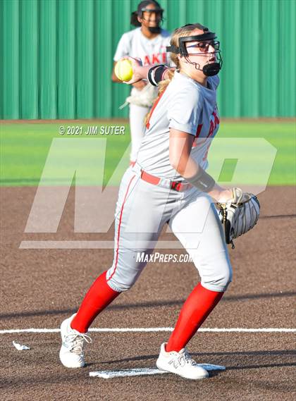 Thumbnail 3 in Lake Belton vs Liberty (UIL 4A Regional Playoff) photogallery.