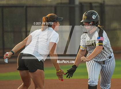 Thumbnail 2 in Lake Belton vs Liberty (UIL 4A Regional Playoff) photogallery.