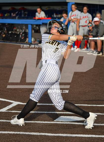 Thumbnail 3 in Lake Belton vs Liberty (UIL 4A Regional Playoff) photogallery.