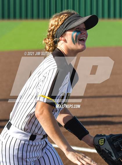 Thumbnail 2 in Lake Belton vs Liberty (UIL 4A Regional Playoff) photogallery.