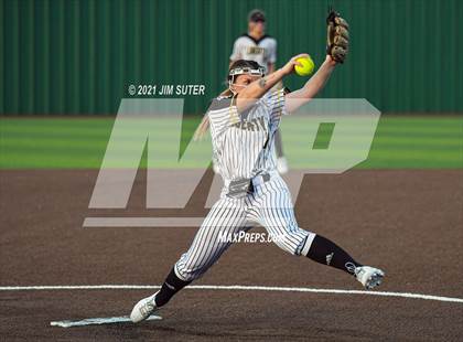 Thumbnail 1 in Lake Belton vs Liberty (UIL 4A Regional Playoff) photogallery.