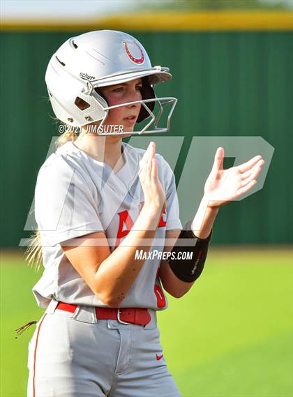 Thumbnail 3 in Lake Belton vs Liberty (UIL 4A Regional Playoff) photogallery.