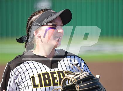 Thumbnail 3 in Lake Belton vs Liberty (UIL 4A Regional Playoff) photogallery.