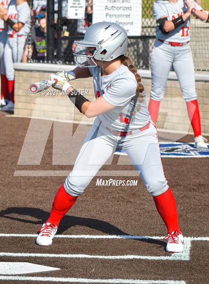 Thumbnail 3 in Lake Belton vs Liberty (UIL 4A Regional Playoff) photogallery.