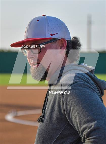 Thumbnail 3 in Lake Belton vs Liberty (UIL 4A Regional Playoff) photogallery.