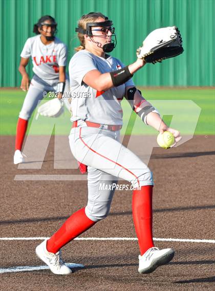 Thumbnail 1 in Lake Belton vs Liberty (UIL 4A Regional Playoff) photogallery.
