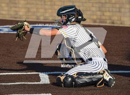 Thumbnail 2 in Lake Belton vs Liberty (UIL 4A Regional Playoff) photogallery.