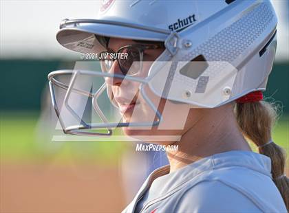 Thumbnail 1 in Lake Belton vs Liberty (UIL 4A Regional Playoff) photogallery.