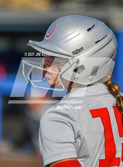 Thumbnail 2 in Lake Belton vs Liberty (UIL 4A Regional Playoff) photogallery.