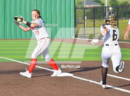 Thumbnail 2 in Lake Belton vs Liberty (UIL 4A Regional Playoff) photogallery.