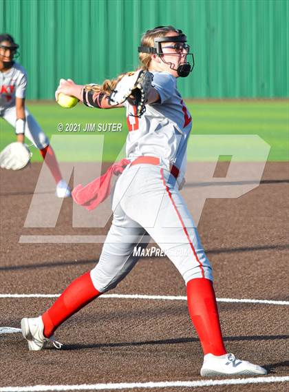 Thumbnail 2 in Lake Belton vs Liberty (UIL 4A Regional Playoff) photogallery.