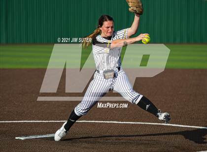 Thumbnail 3 in Lake Belton vs Liberty (UIL 4A Regional Playoff) photogallery.