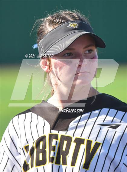 Thumbnail 3 in Lake Belton vs Liberty (UIL 4A Regional Playoff) photogallery.