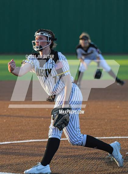 Thumbnail 1 in Lake Belton vs Liberty (UIL 4A Regional Playoff) photogallery.