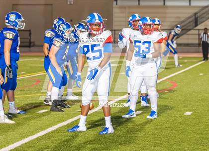 Thumbnail 2 in Serra vs. Serra (Honor Bowl-NorCal) photogallery.