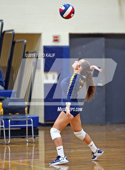 Thumbnail 3 in East Catholic @ RHAM photogallery.
