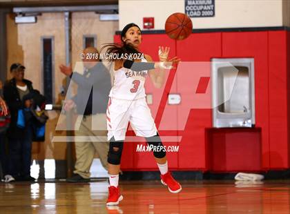 Thumbnail 1 in Lynwood vs. Redondo Union (CIF SS D2 Finals) photogallery.