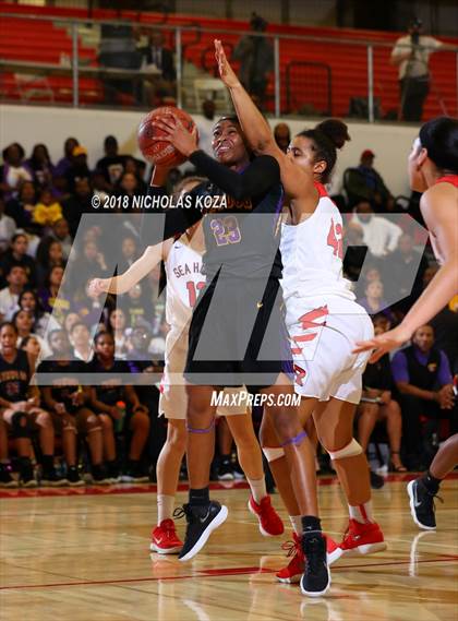 Thumbnail 1 in Lynwood vs. Redondo Union (CIF SS D2 Finals) photogallery.