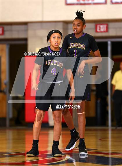 Thumbnail 2 in Lynwood vs. Redondo Union (CIF SS D2 Finals) photogallery.
