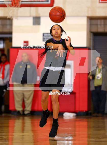 Thumbnail 2 in Lynwood vs. Redondo Union (CIF SS D2 Finals) photogallery.