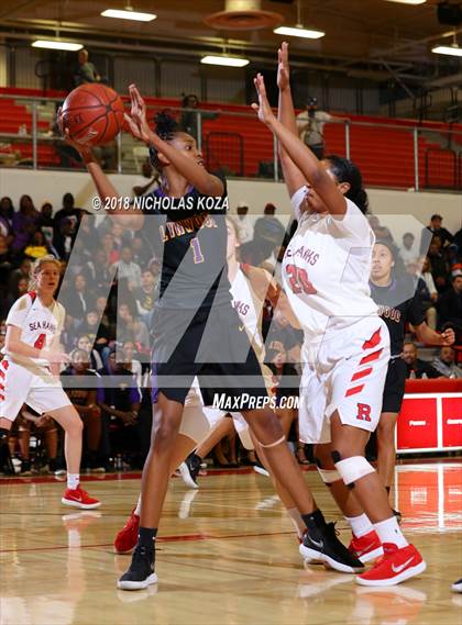 Thumbnail 2 in Lynwood vs. Redondo Union (CIF SS D2 Finals) photogallery.