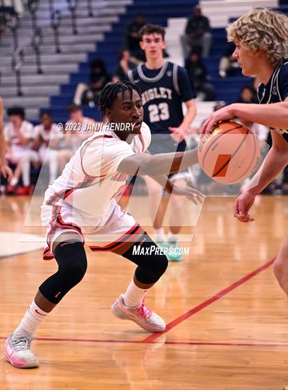 Thumbnail 3 in Lincoln vs. Higley (Tarkanian Classic) photogallery.