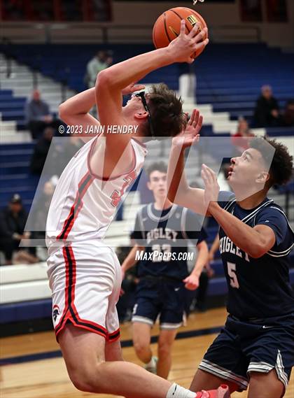 Thumbnail 2 in Lincoln vs. Higley (Tarkanian Classic) photogallery.