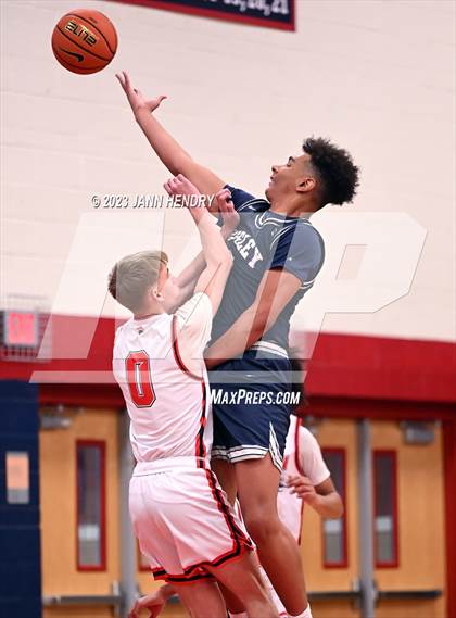 Thumbnail 2 in Lincoln vs. Higley (Tarkanian Classic) photogallery.
