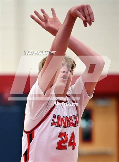 Thumbnail 2 in Lincoln vs. Higley (Tarkanian Classic) photogallery.