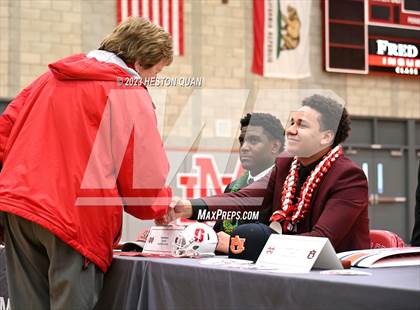 Thumbnail 1 in Mater Dei Signing Day photogallery.