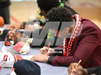 Thumbnail 3 in Mater Dei Signing Day photogallery.