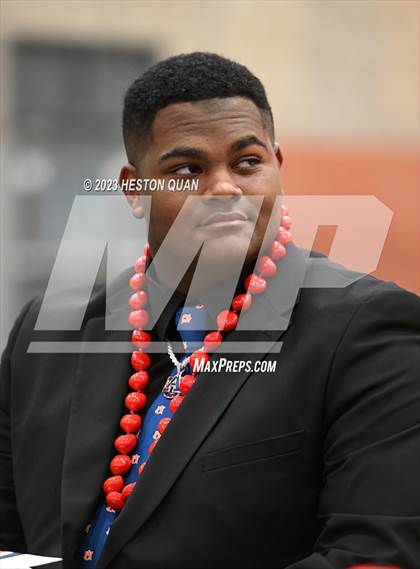 Thumbnail 2 in Mater Dei Signing Day photogallery.