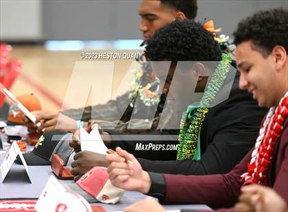Thumbnail 2 in Mater Dei Signing Day photogallery.