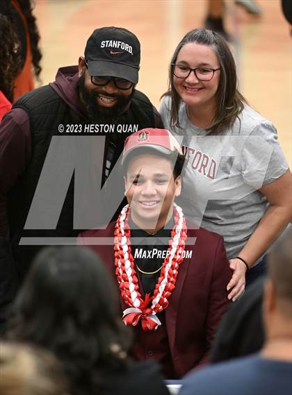 Thumbnail 2 in Mater Dei Signing Day photogallery.