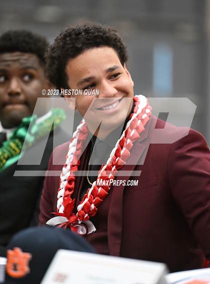 Thumbnail 1 in Mater Dei Signing Day photogallery.