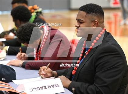 Thumbnail 1 in Mater Dei Signing Day photogallery.
