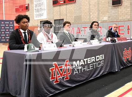 Thumbnail 2 in Mater Dei Signing Day photogallery.